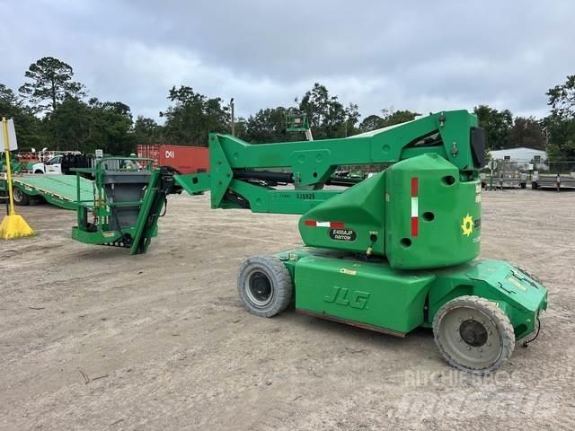 JLG E400AJPN Articulated boom lifts