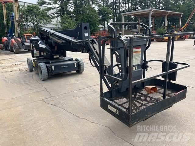 JLG E450AJ Articulated boom lifts