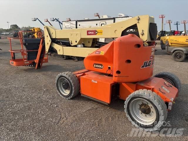JLG E450AJ Articulated boom lifts