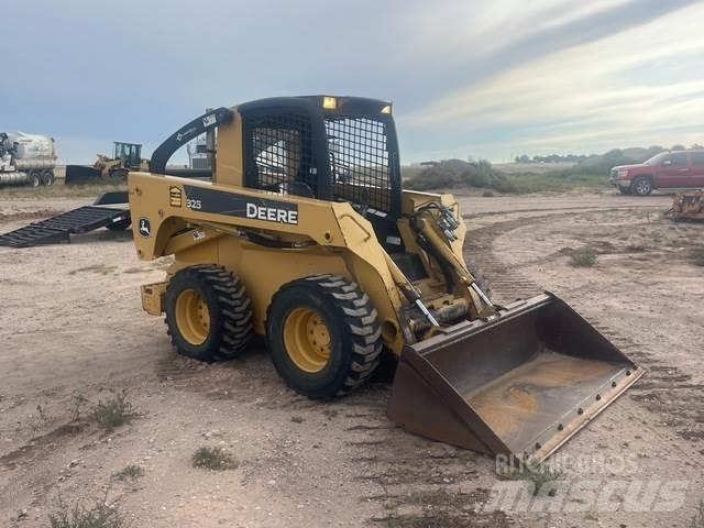 John Deere 325 Skid steer loaders