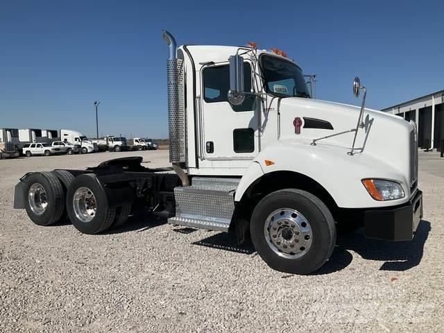 Kenworth T440 Prime Movers
