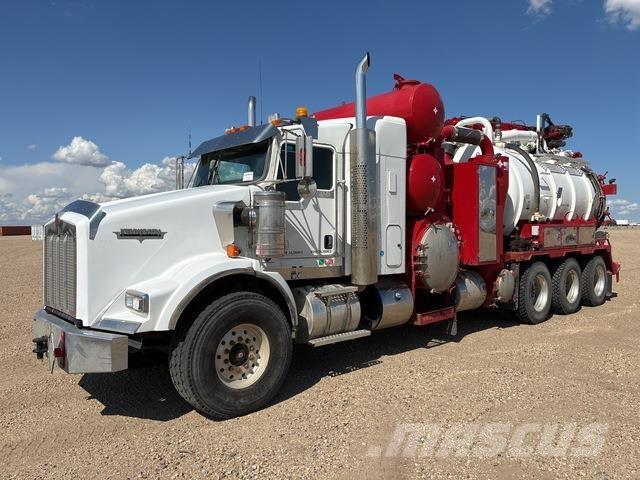 Kenworth T800 Crawler excavators