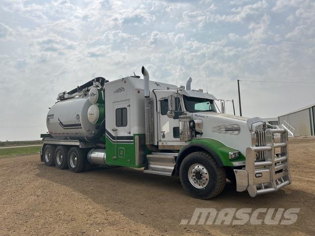 Kenworth T800 Crawler excavators