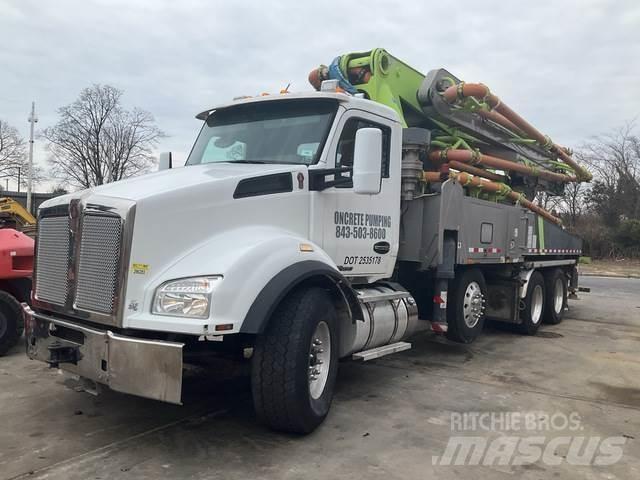 Kenworth T880 Concrete pumps