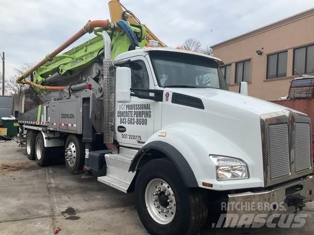 Kenworth T880 Concrete pumps