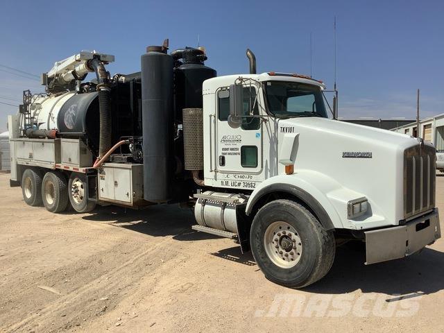 Kenworth T880 Crawler excavators
