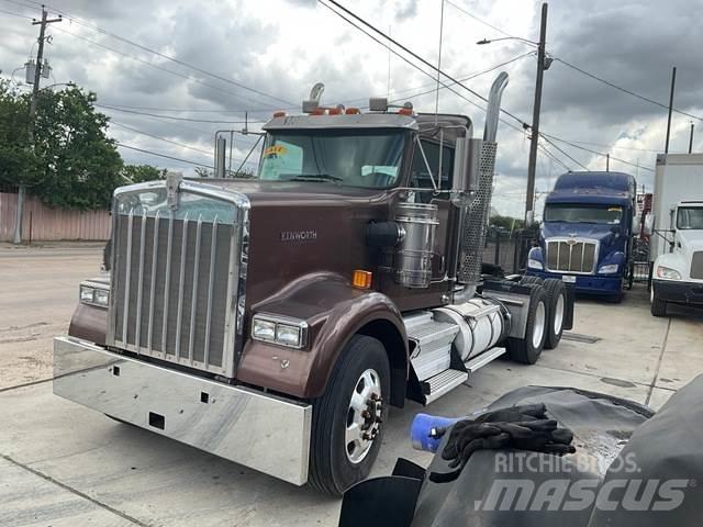 Kenworth W900 Prime Movers