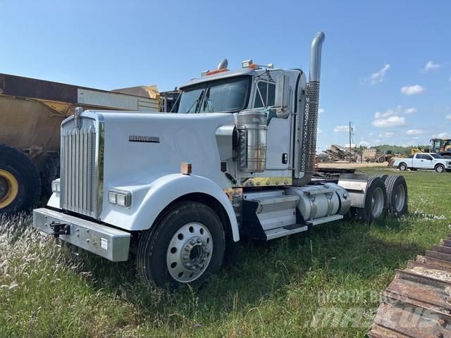 Kenworth W900 Prime Movers