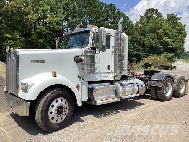Kenworth W900 Prime Movers