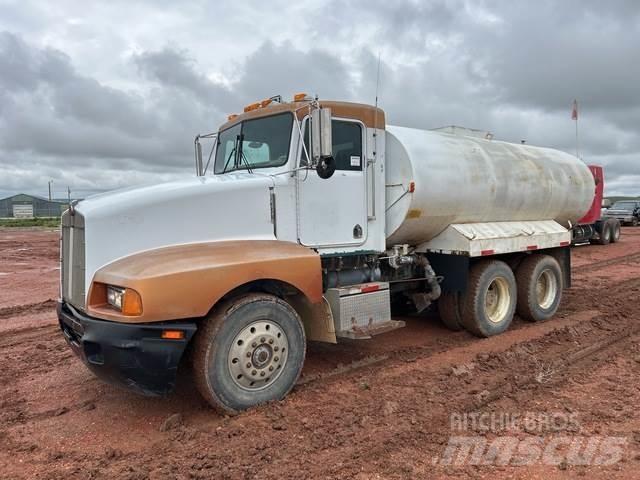 Kenworth W900B Water bowser