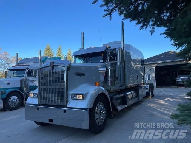 Kenworth W900L Prime Movers