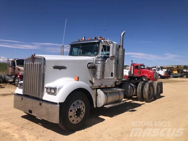 Kenworth W900L Prime Movers
