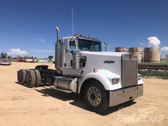 Kenworth W900L Prime Movers