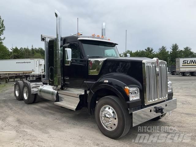 Kenworth W990 Prime Movers