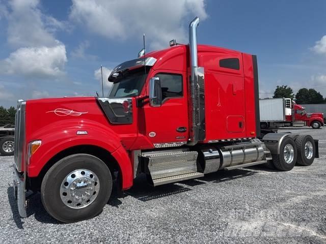 Kenworth W990 Prime Movers
