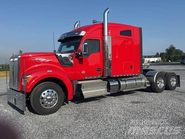 Kenworth W990 Prime Movers
