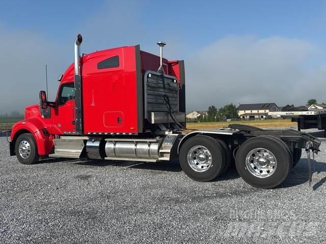 Kenworth W990 Prime Movers