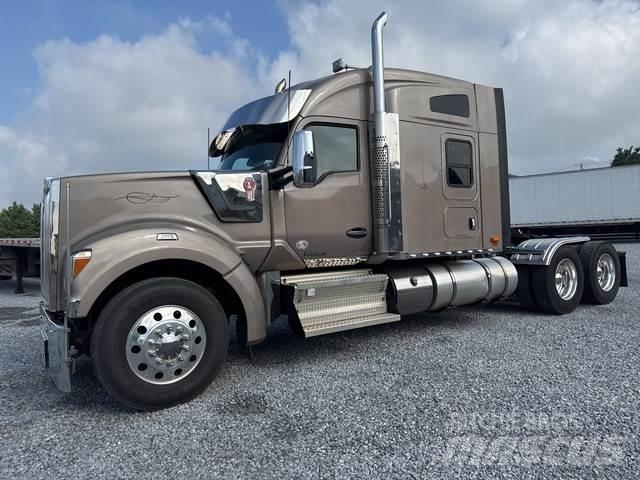 Kenworth W990 Prime Movers