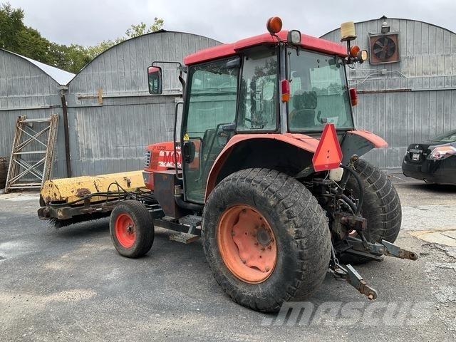 Kubota M4900 Tractors