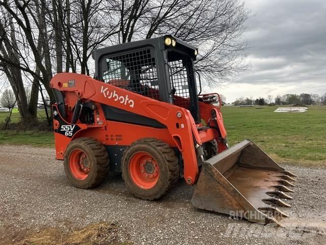 Kubota SSV65 Skid steer loaders