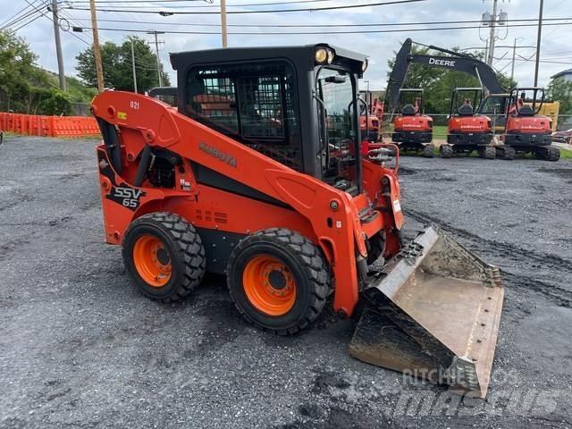 Kubota SSV65 Skid steer loaders