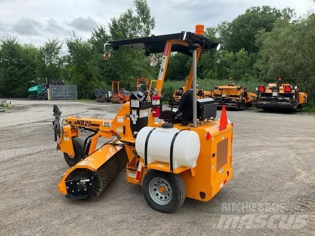 LeeBoy NB25 Indoor sweepers
