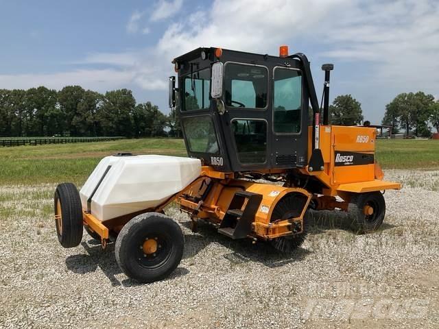 LeeBoy RB50 Indoor sweepers