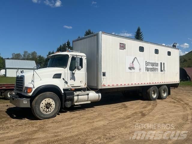 Mack 700 Pick up/Dropside