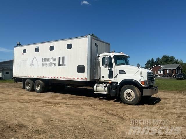 Mack 700 Pick up/Dropside