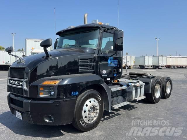 Mack AN64T Prime Movers