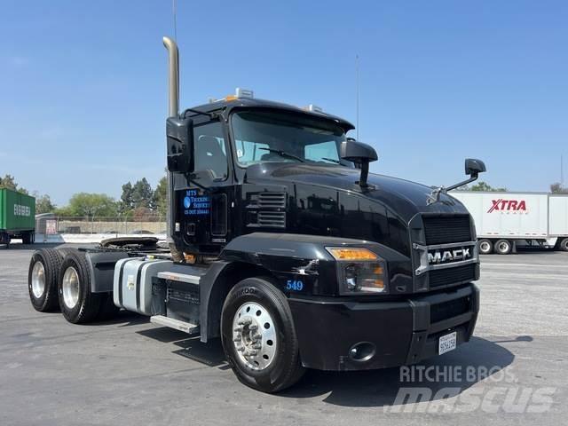 Mack AN64T Prime Movers