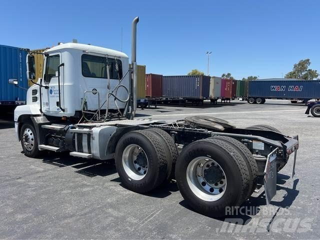 Mack AN64T Prime Movers