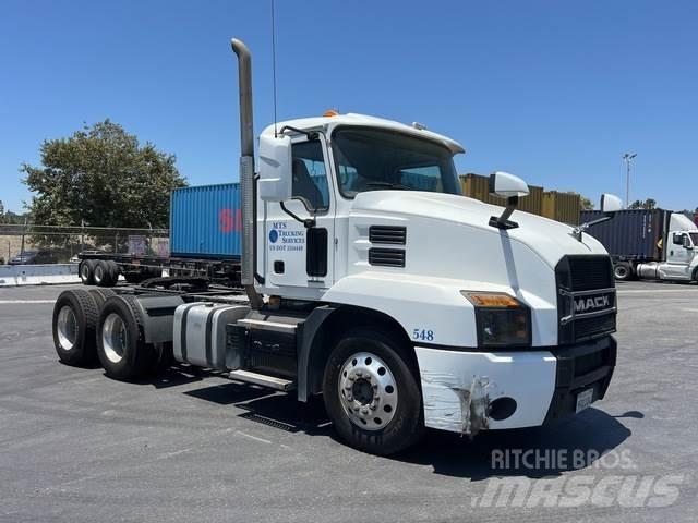 Mack AN64T Prime Movers