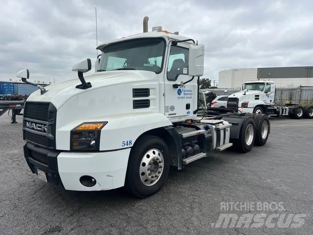 Mack AN64T Prime Movers