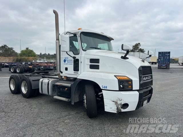 Mack AN64T Prime Movers