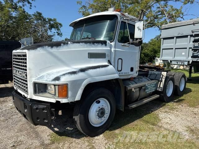 Mack CH600 Prime Movers