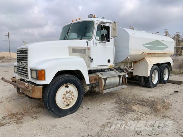 Mack CH613 Water bowser