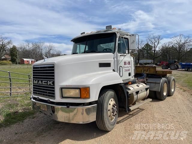 Mack CH613 Prime Movers