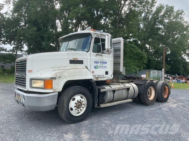 Mack CH613 Prime Movers