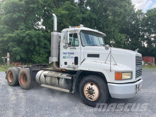 Mack CH613 Prime Movers