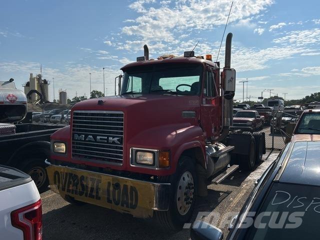 Mack CH613 Prime Movers