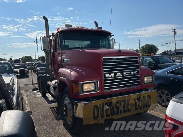 Mack CH613 Prime Movers