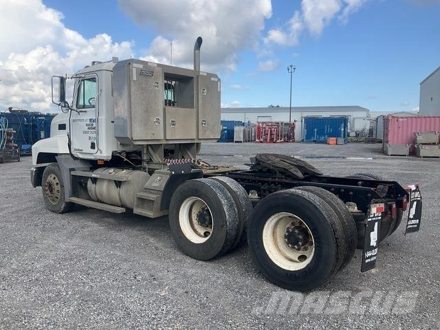 Mack CH613 Prime Movers
