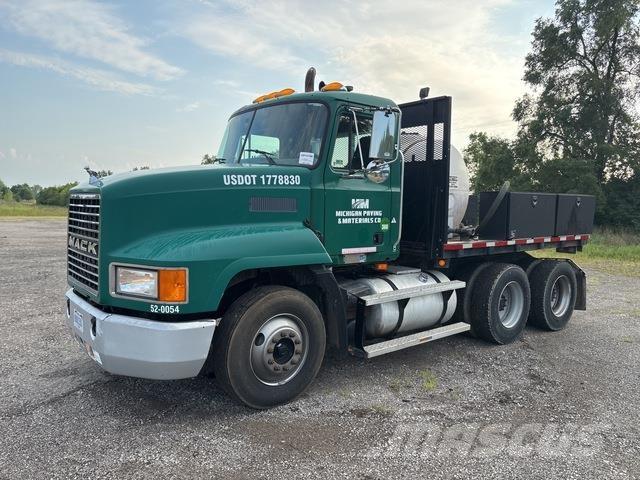 Mack CH613 Flatbed / Dropside trucks