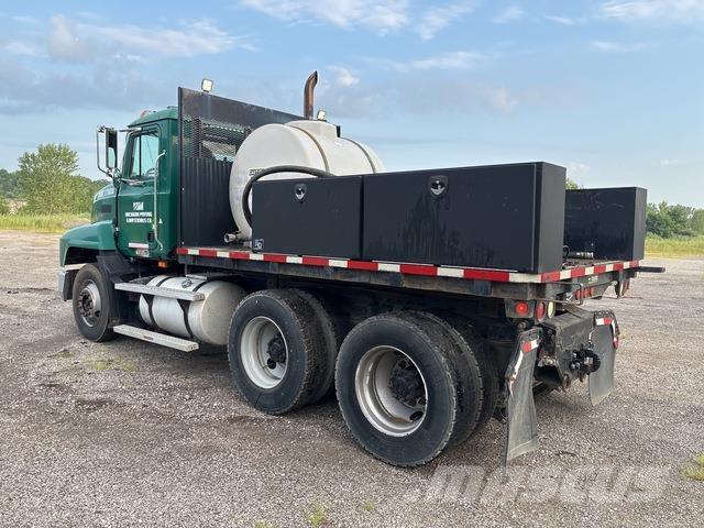 Mack CH613 Flatbed / Dropside trucks