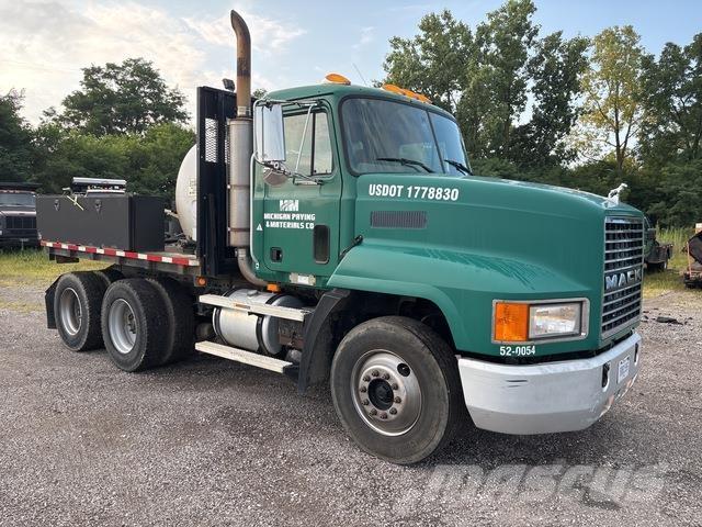 Mack CH613 Flatbed / Dropside trucks