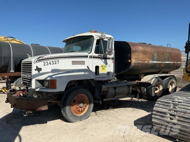 Mack CH613 Water bowser