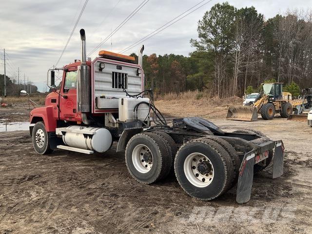 Mack CH613 Prime Movers