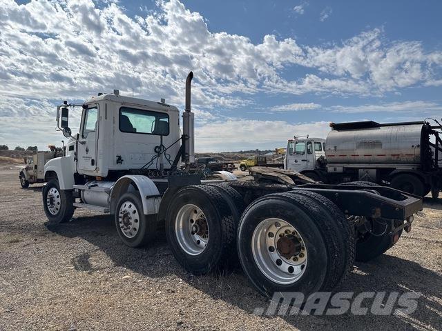 Mack CHN613 Prime Movers