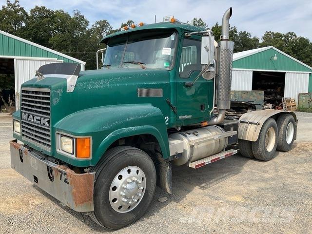 Mack CHN613 Prime Movers